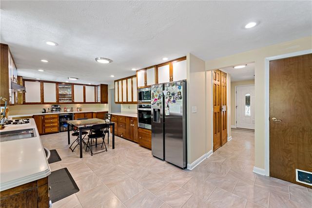 2105 Pendleton Dr, Monroeville, PA 15146