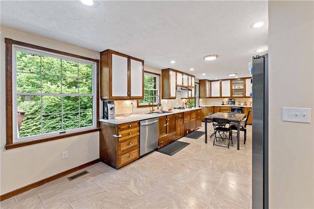2105 Pendleton Dr, Monroeville, PA 15146
