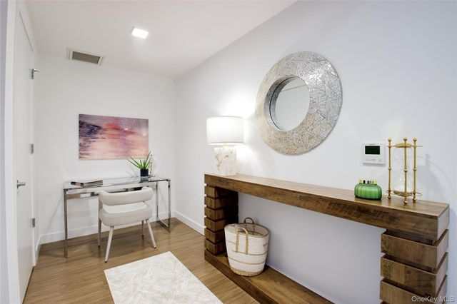 333 Warner Avenue 407, Roslyn, NY 11577