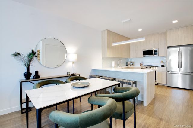 333 Warner Avenue 407, Roslyn, NY 11577