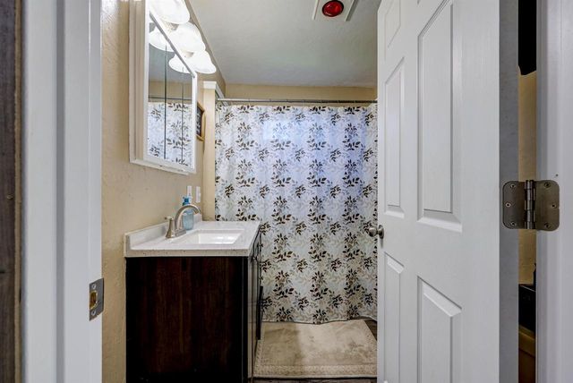 831 W GROVE STREET, Appleton, WI 54915