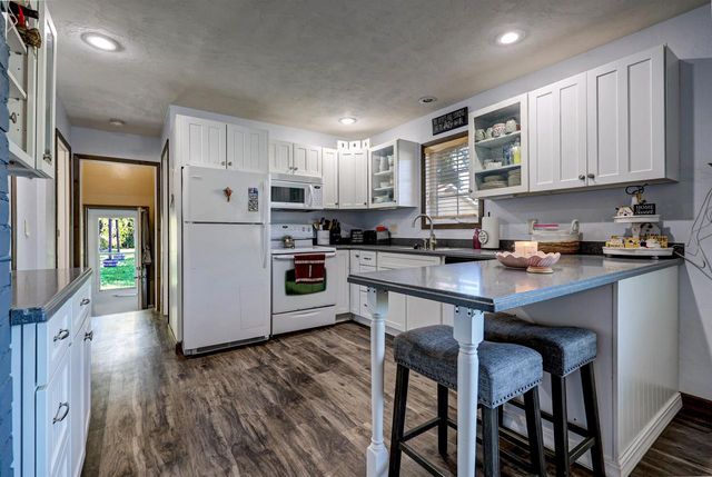 831 W GROVE STREET, Appleton, WI 54915