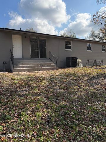 8424 LINCREST Drive W, Jacksonville, FL 32208
