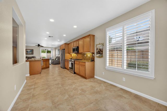 7401 Rothschild Ct, Elk Grove, CA 95757
