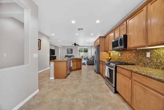 7401 Rothschild Ct, Elk Grove, CA 95757