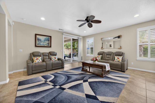 7401 Rothschild Ct, Elk Grove, CA 95757