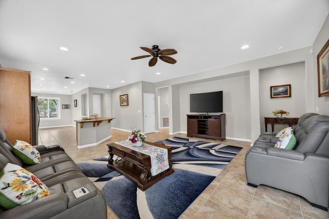 7401 Rothschild Ct, Elk Grove, CA 95757