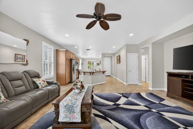 7401 Rothschild Ct, Elk Grove, CA 95757