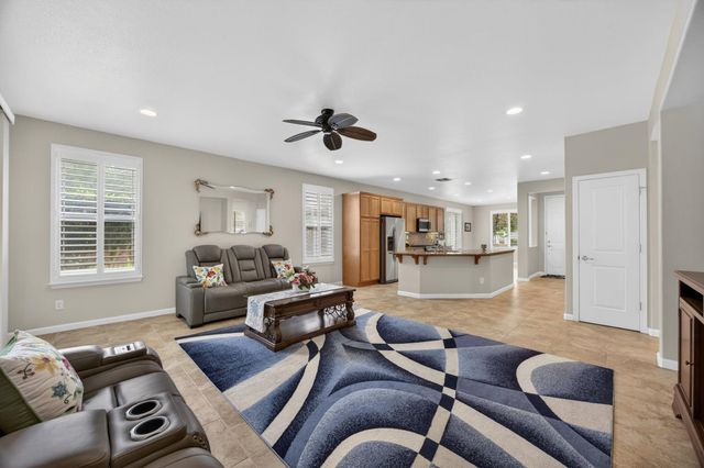 7401 Rothschild Ct, Elk Grove, CA 95757