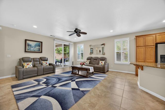7401 Rothschild Ct, Elk Grove, CA 95757