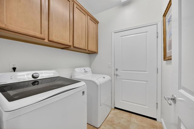 7401 Rothschild Ct, Elk Grove, CA 95757