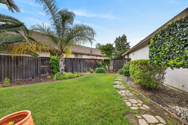 7401 Rothschild Ct, Elk Grove, CA 95757
