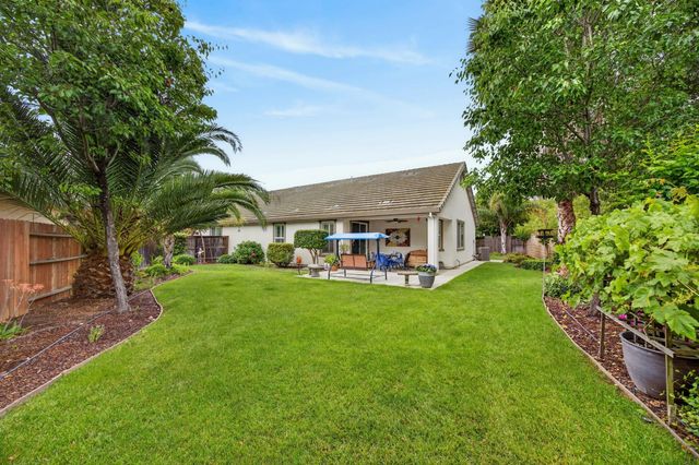 7401 Rothschild Ct, Elk Grove, CA 95757