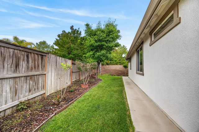 7401 Rothschild Ct, Elk Grove, CA 95757