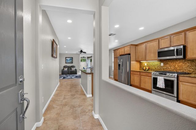 7401 Rothschild Ct, Elk Grove, CA 95757