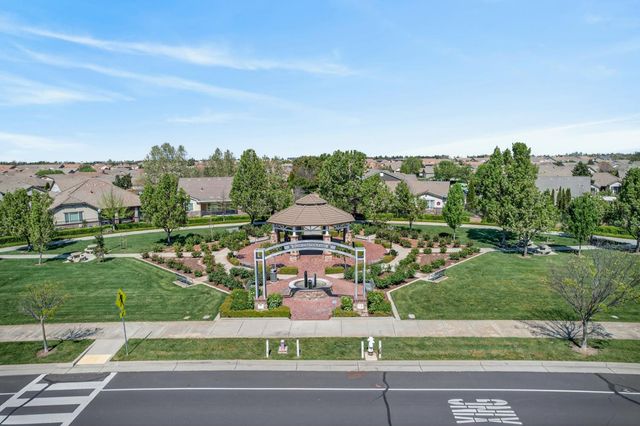 7401 Rothschild Ct, Elk Grove, CA 95757