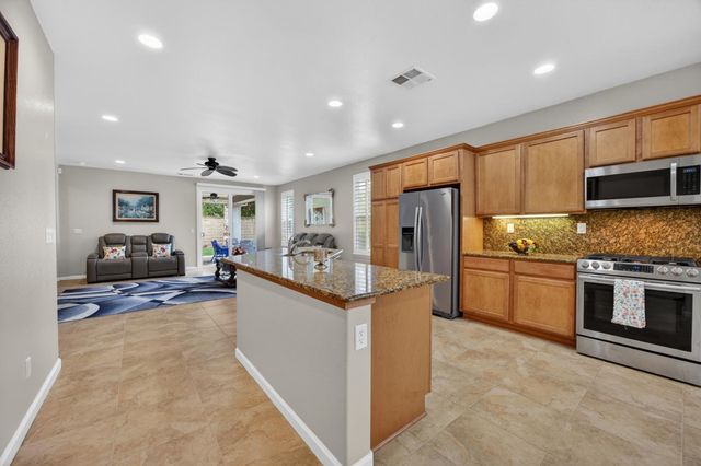 7401 Rothschild Ct, Elk Grove, CA 95757
