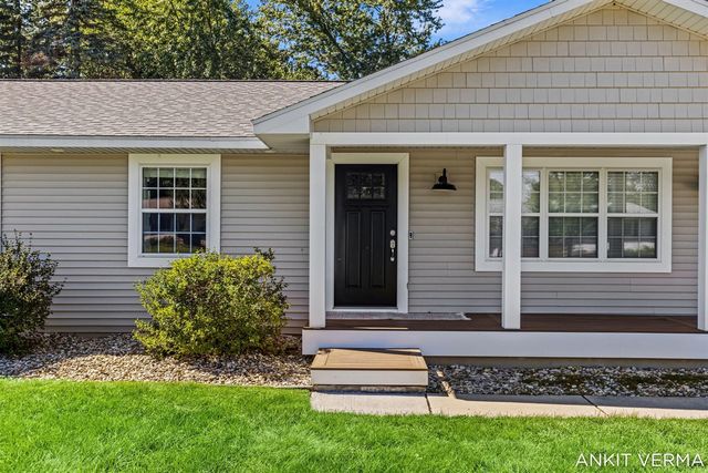 7439 Eastlane Avenue, Jenison, MI 49428