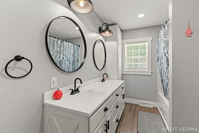 7439 Eastlane Avenue, Jenison, MI 49428