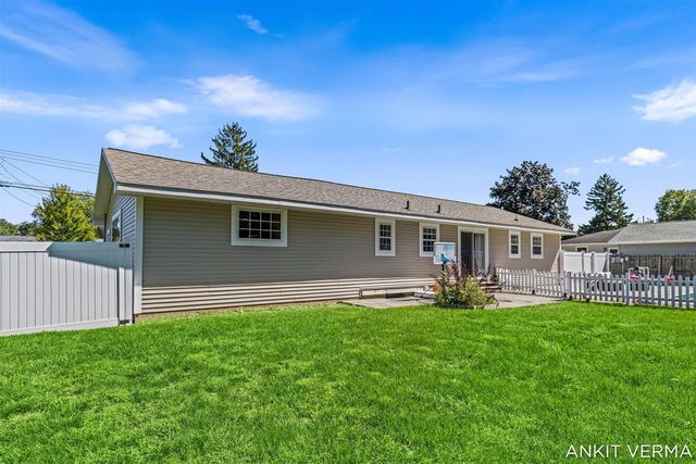 7439 Eastlane Avenue, Jenison, MI 49428