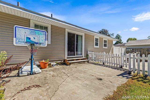 7439 Eastlane Avenue, Jenison, MI 49428
