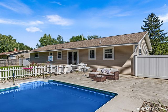7439 Eastlane Avenue, Jenison, MI 49428