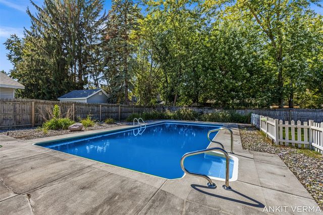 7439 Eastlane Avenue, Jenison, MI 49428