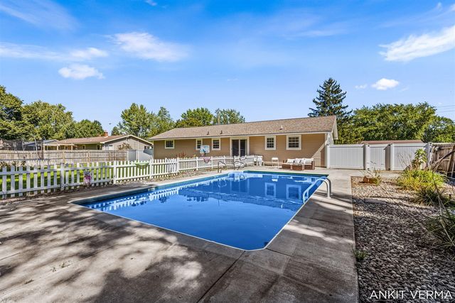 7439 Eastlane Avenue, Jenison, MI 49428