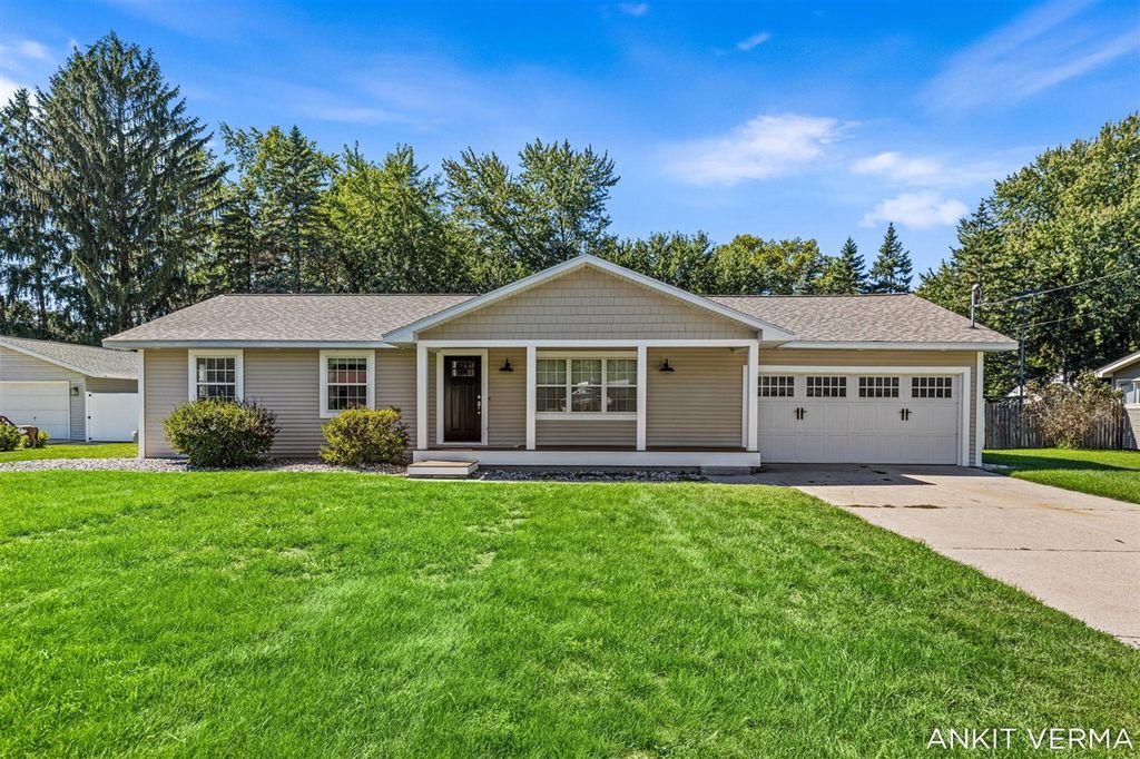 7439 Eastlane Avenue, Jenison, MI 49428