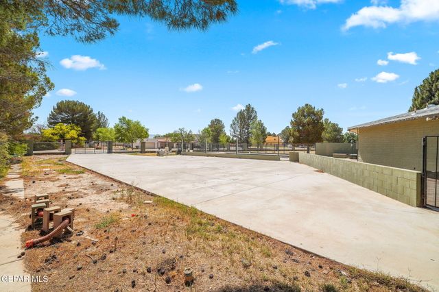 5300 Crawford Road, Santa Teresa, NM 88008