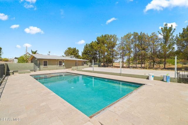5300 Crawford Road, Santa Teresa, NM 88008