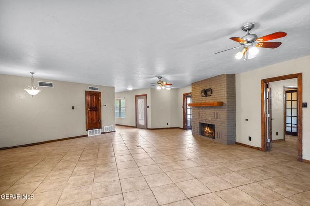 5300 Crawford Road, Santa Teresa, NM 88008