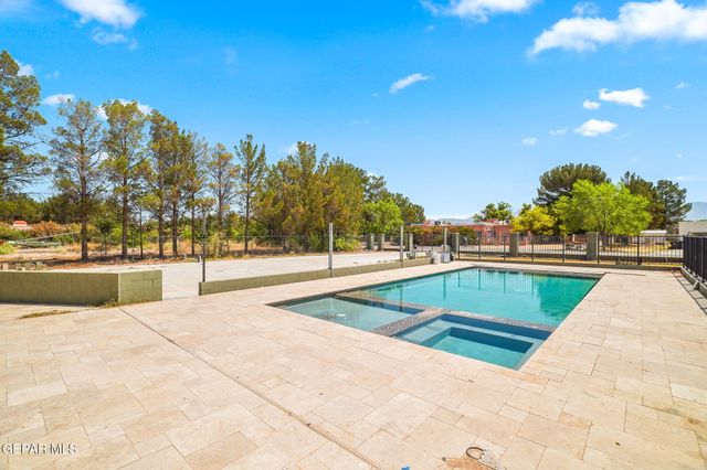 5300 Crawford Road, Santa Teresa, NM 88008