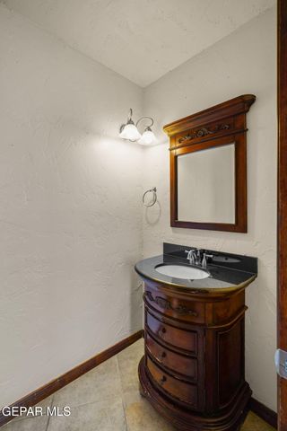 5300 Crawford Road, Santa Teresa, NM 88008