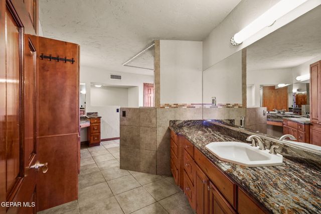 5300 Crawford Road, Santa Teresa, NM 88008