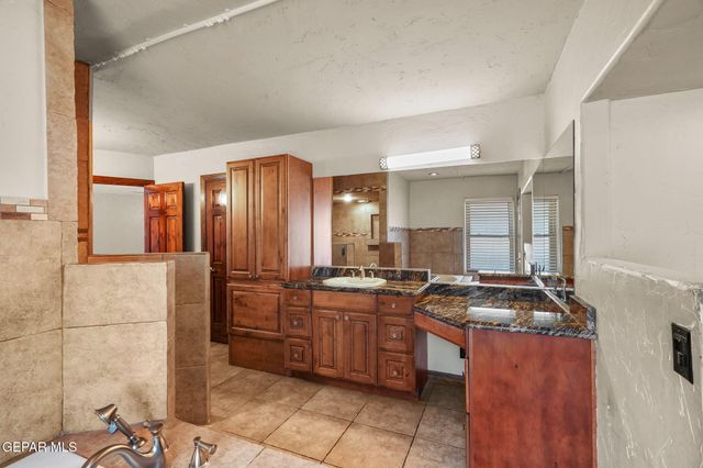 5300 Crawford Road, Santa Teresa, NM 88008