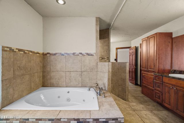 5300 Crawford Road, Santa Teresa, NM 88008