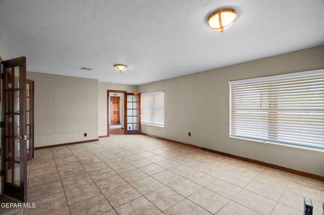 5300 Crawford Road, Santa Teresa, NM 88008