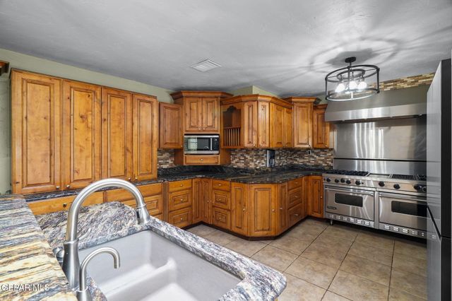 5300 Crawford Road, Santa Teresa, NM 88008