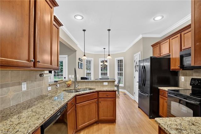 8915 Grove Park Drive, Oak Ridge, NC 27310