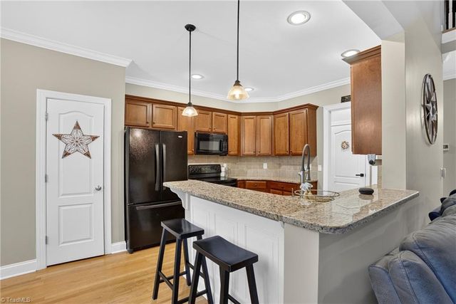 8915 Grove Park Drive, Oak Ridge, NC 27310