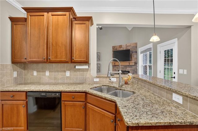 8915 Grove Park Drive, Oak Ridge, NC 27310