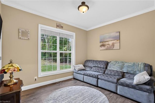 8915 Grove Park Drive, Oak Ridge, NC 27310