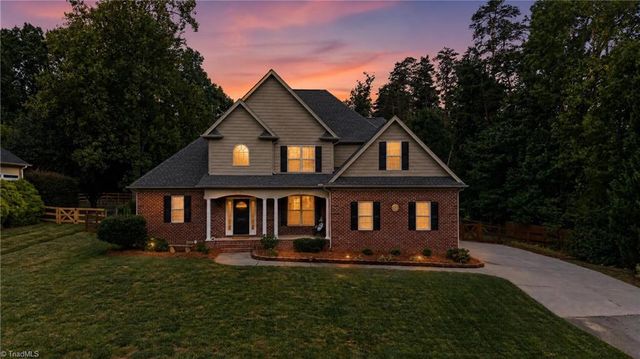 8915 Grove Park Drive, Oak Ridge, NC 27310