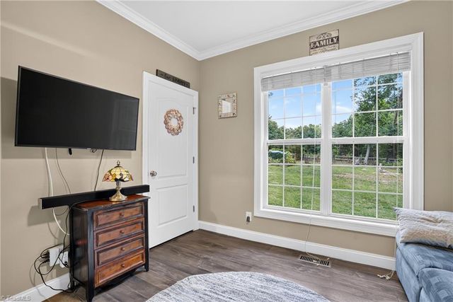 8915 Grove Park Drive, Oak Ridge, NC 27310