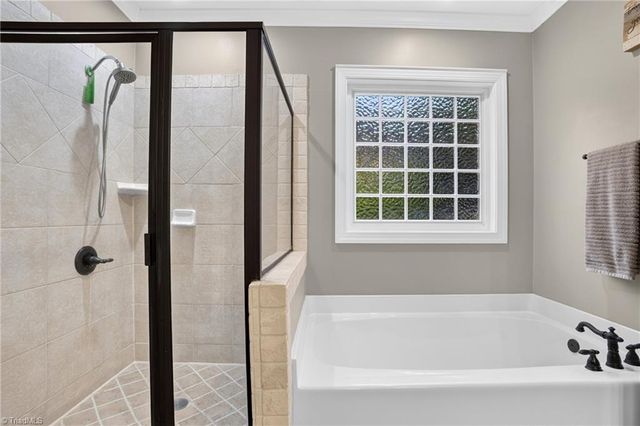 8915 Grove Park Drive, Oak Ridge, NC 27310