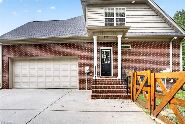 8915 Grove Park Drive, Oak Ridge, NC 27310