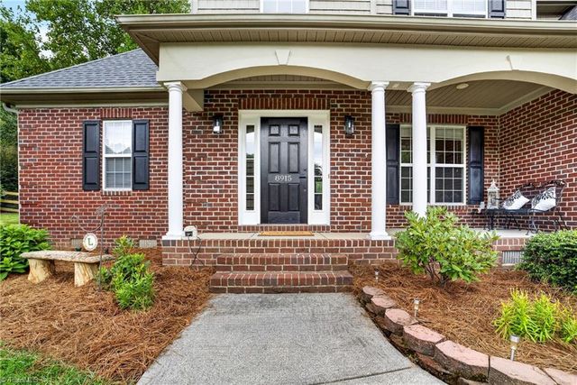 8915 Grove Park Drive, Oak Ridge, NC 27310