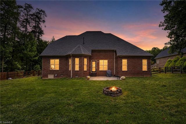 8915 Grove Park Drive, Oak Ridge, NC 27310