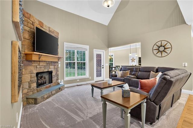 8915 Grove Park Drive, Oak Ridge, NC 27310